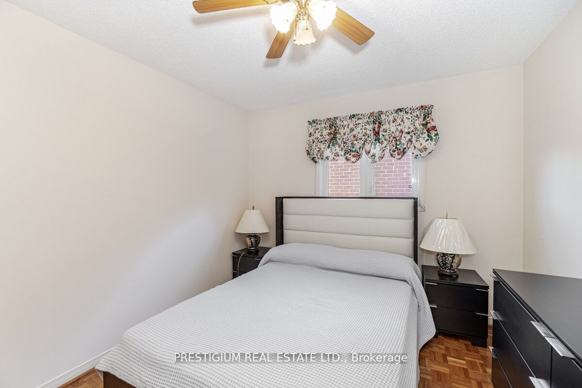 228 Greenock Dr
