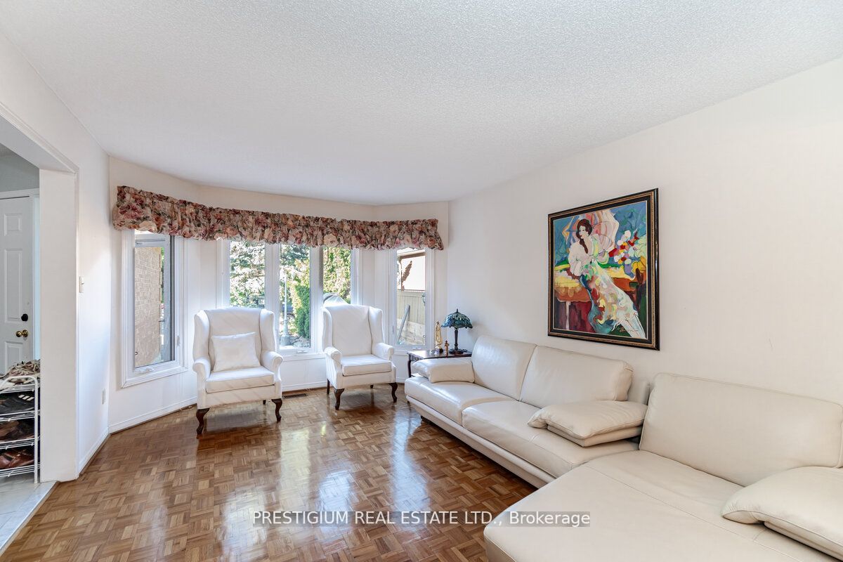 228 Greenock Dr
