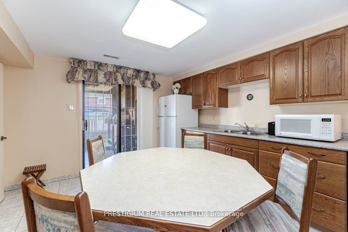 228 Greenock Dr