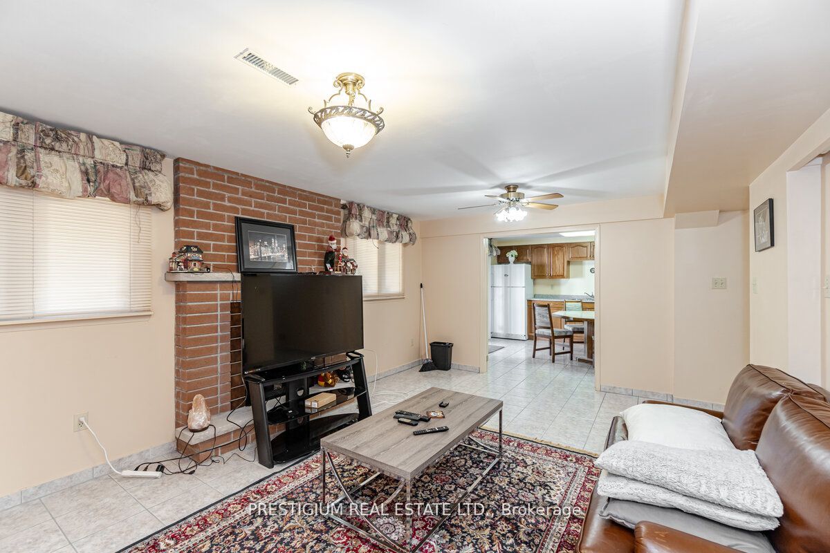 228 Greenock Dr