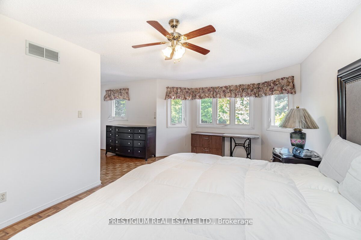 228 Greenock Dr