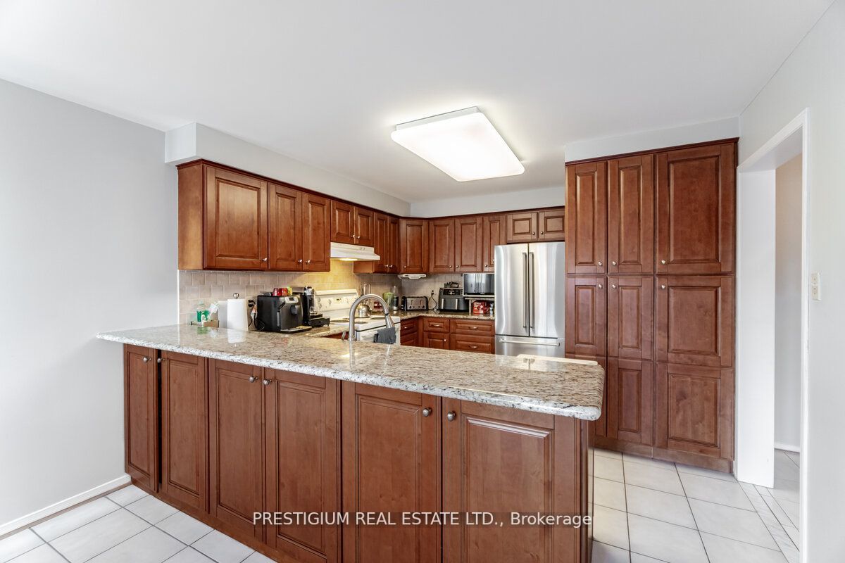 228 Greenock Dr