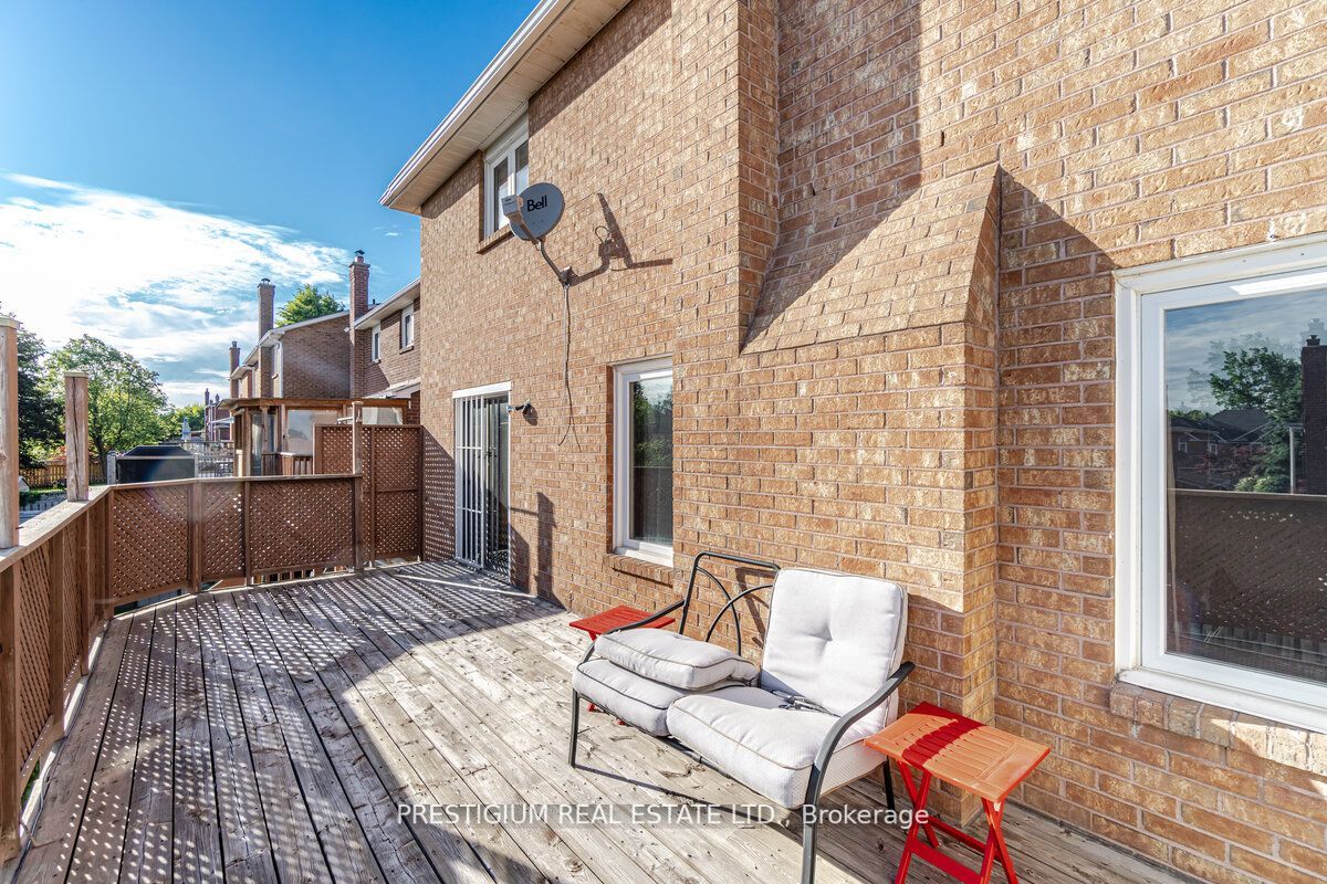 228 Greenock Dr