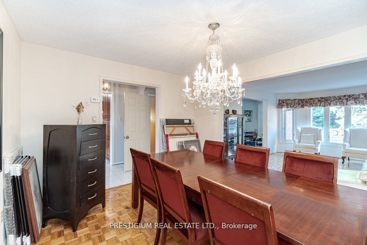 228 Greenock Dr