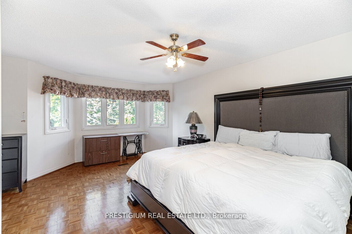 228 Greenock Dr
