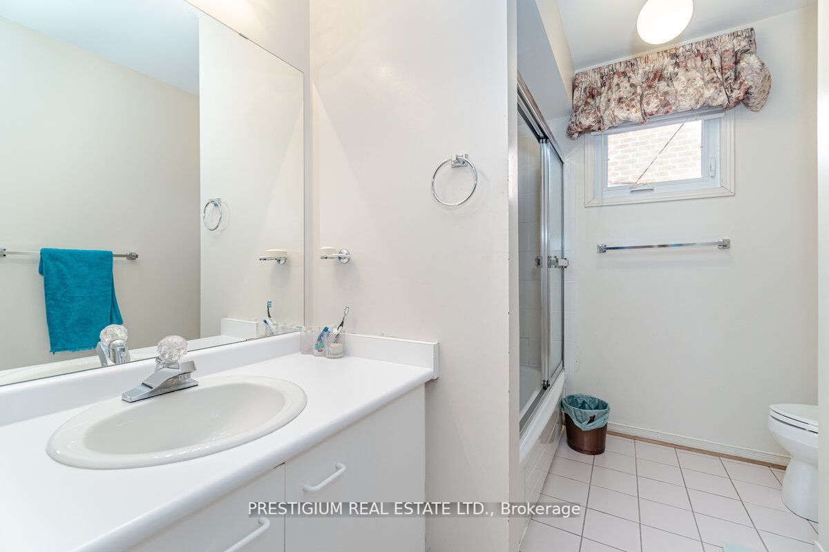 228 Greenock Dr