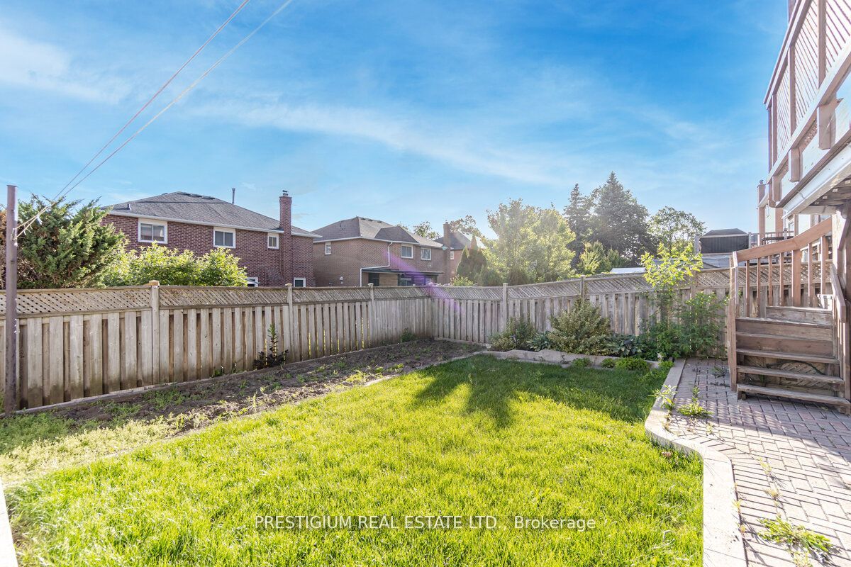 228 Greenock Dr
