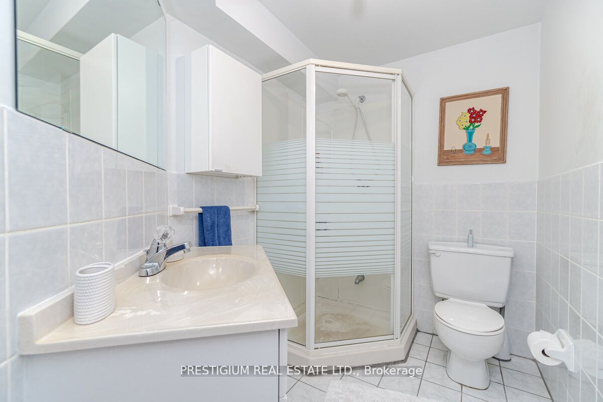 228 Greenock Dr