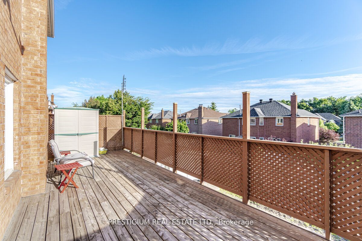 228 Greenock Dr