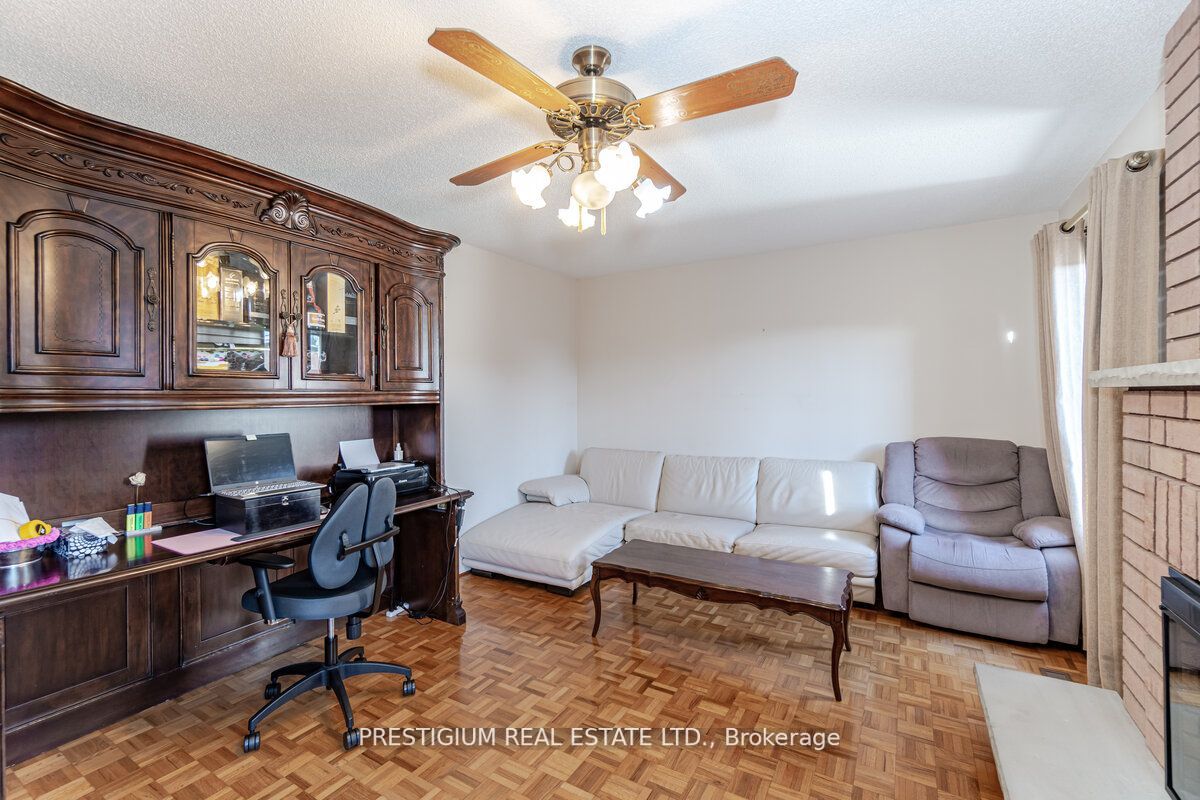 228 Greenock Dr