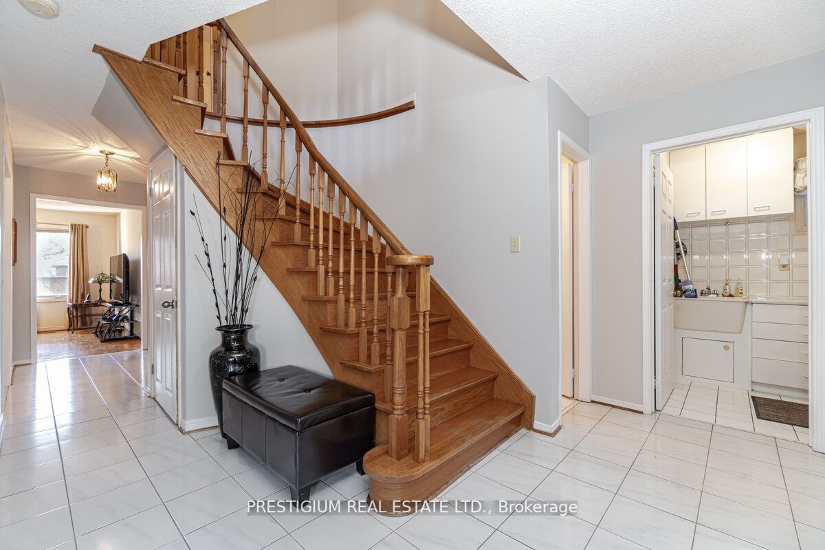 228 Greenock Dr