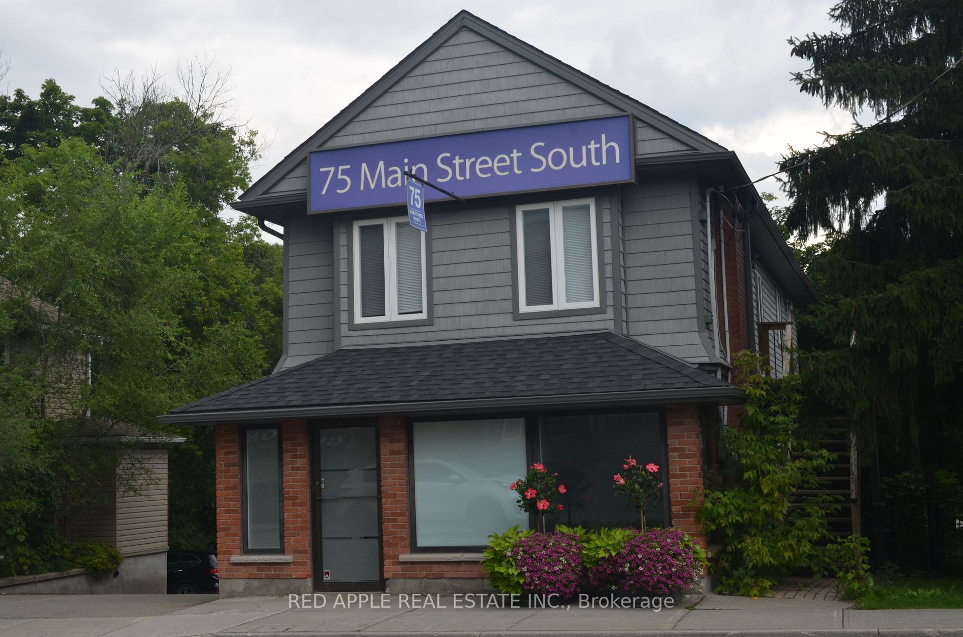 75 Main St S