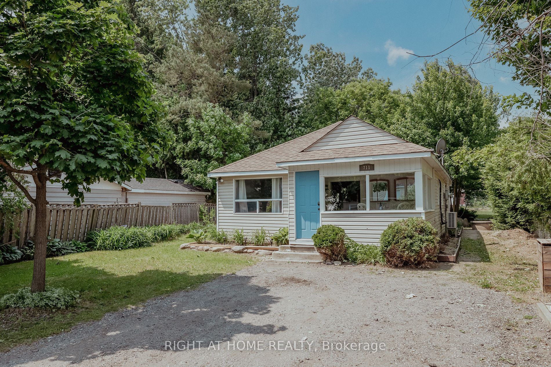 711 Innisfil Beach Rd