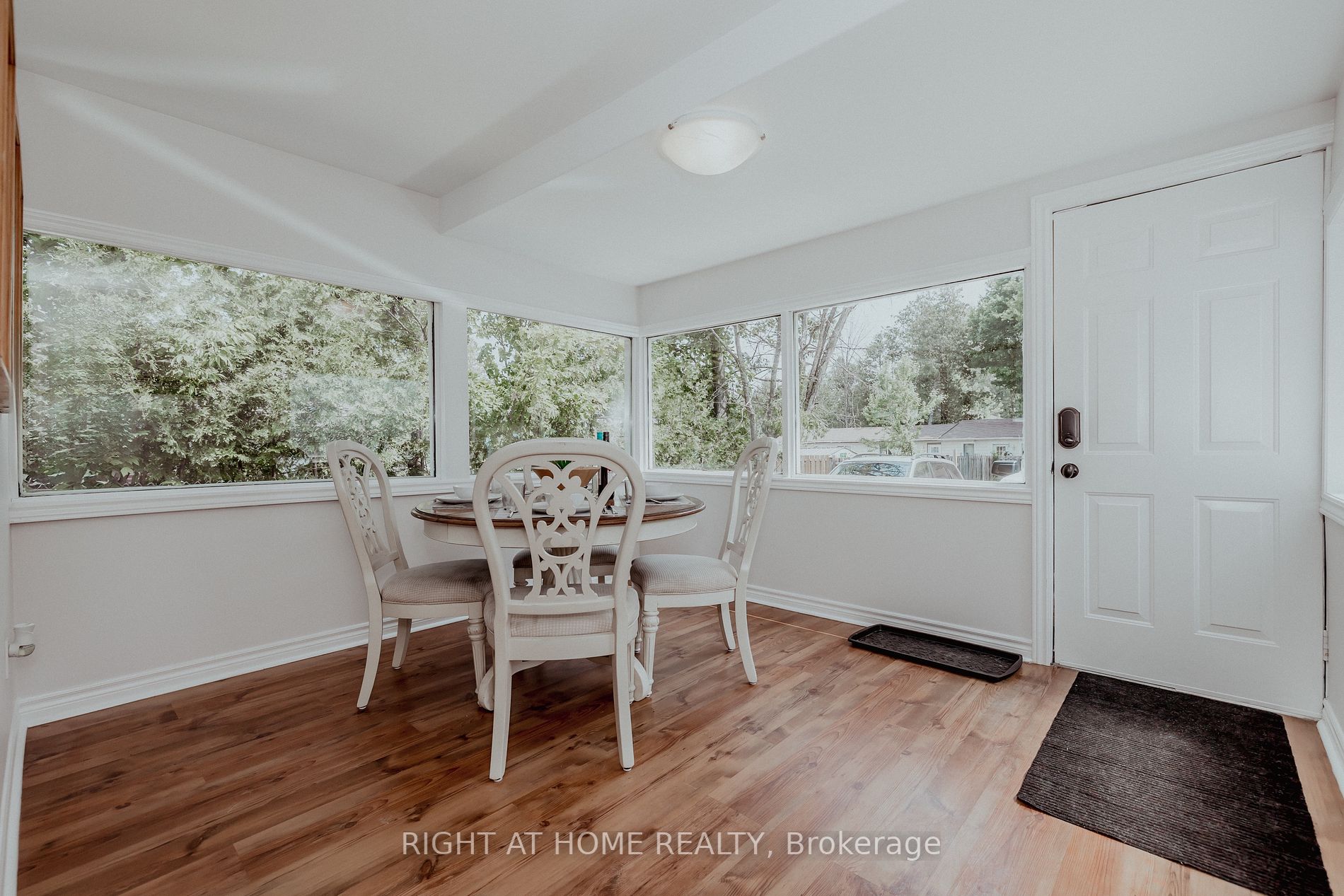 711 Innisfil Beach Rd