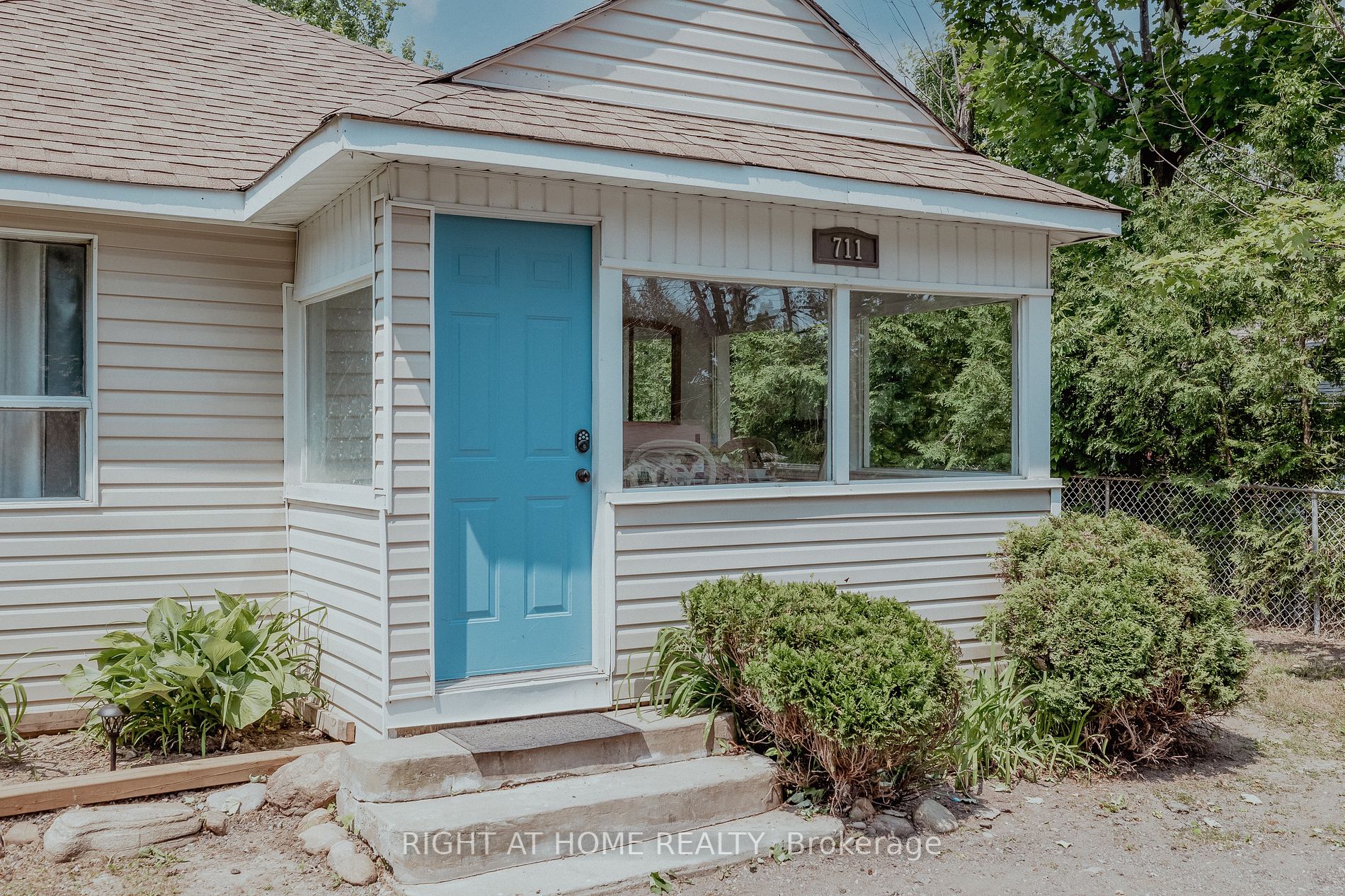 711 Innisfil Beach Rd
