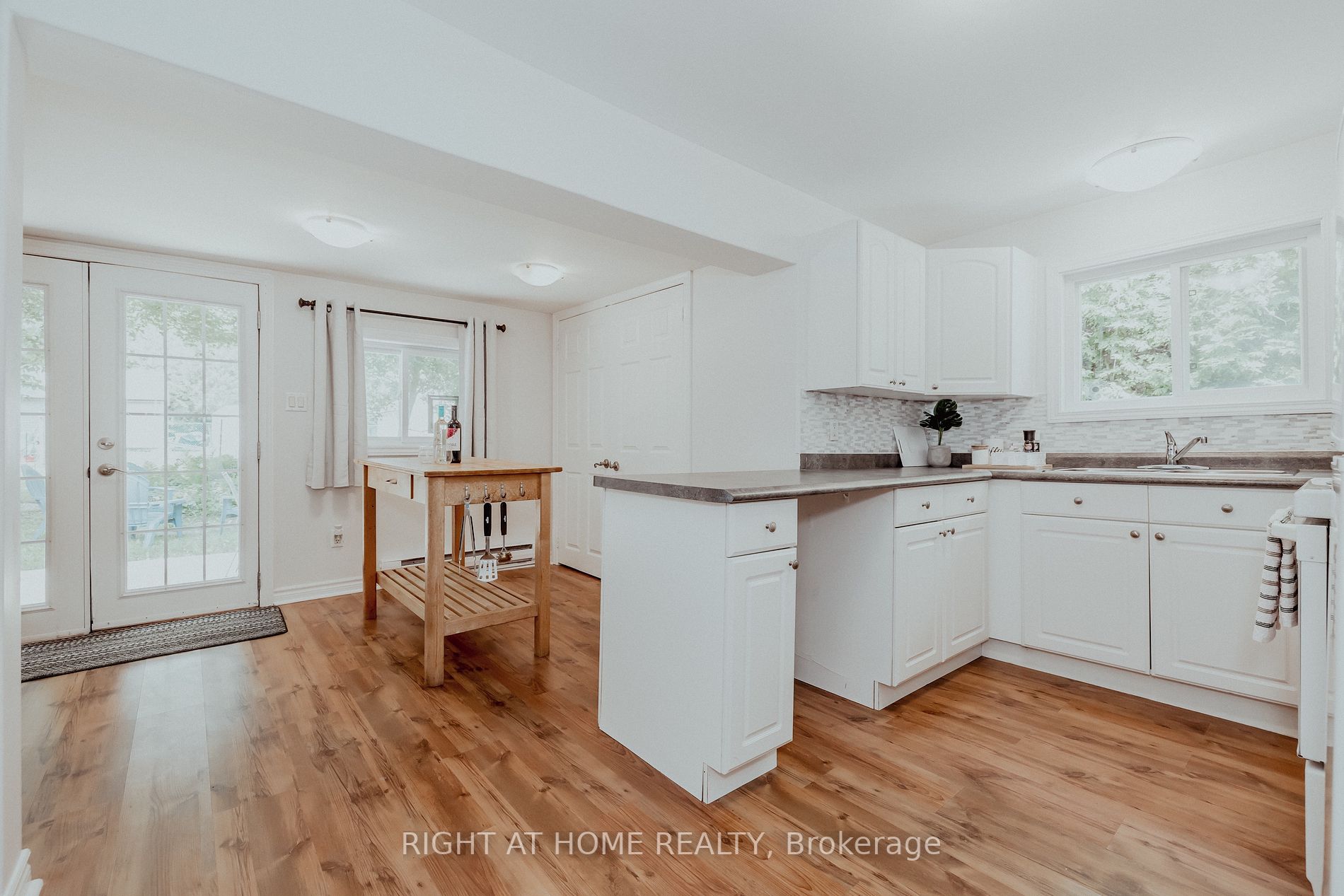 711 Innisfil Beach Rd