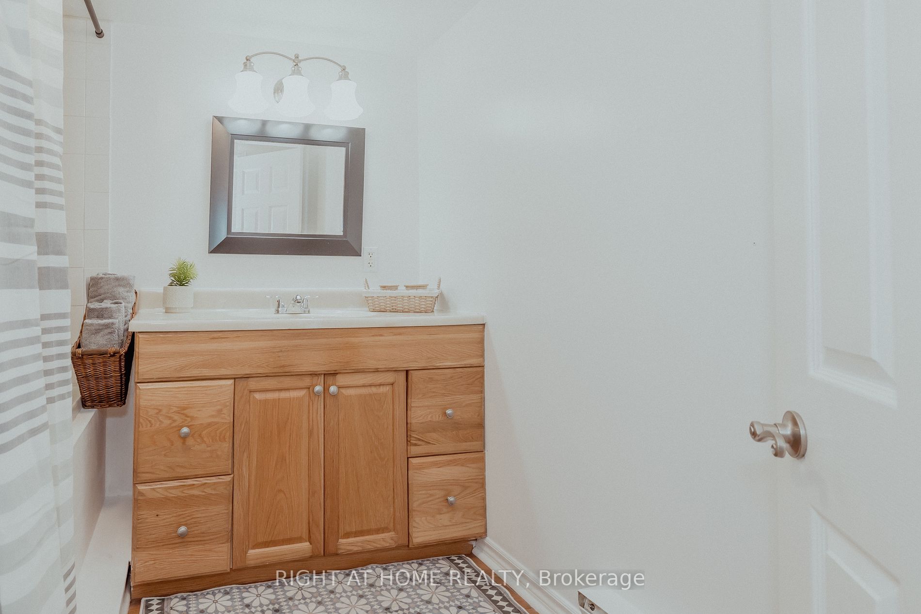 711 Innisfil Beach Rd
