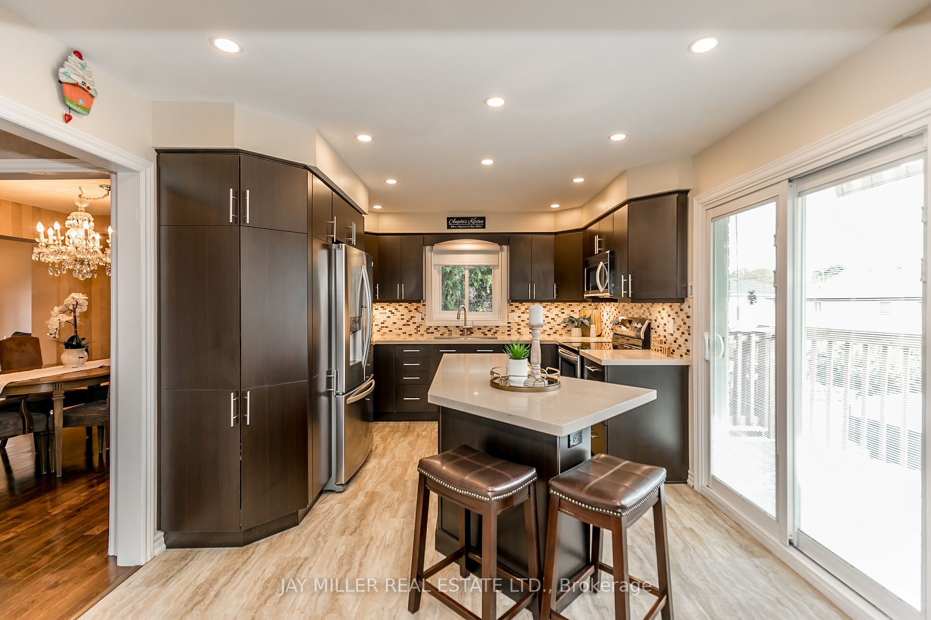 917 Ferndale Cres