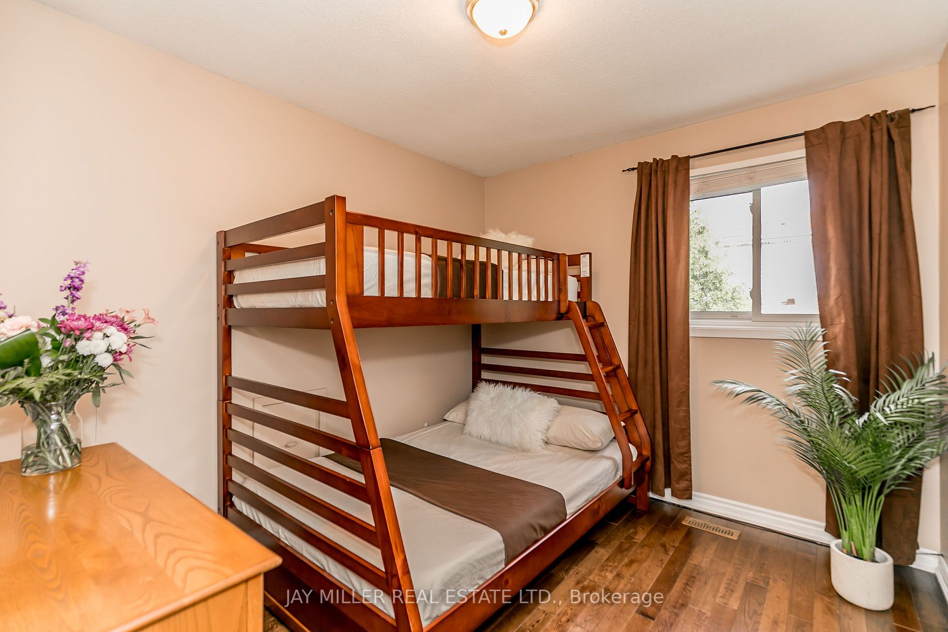 917 Ferndale Cres