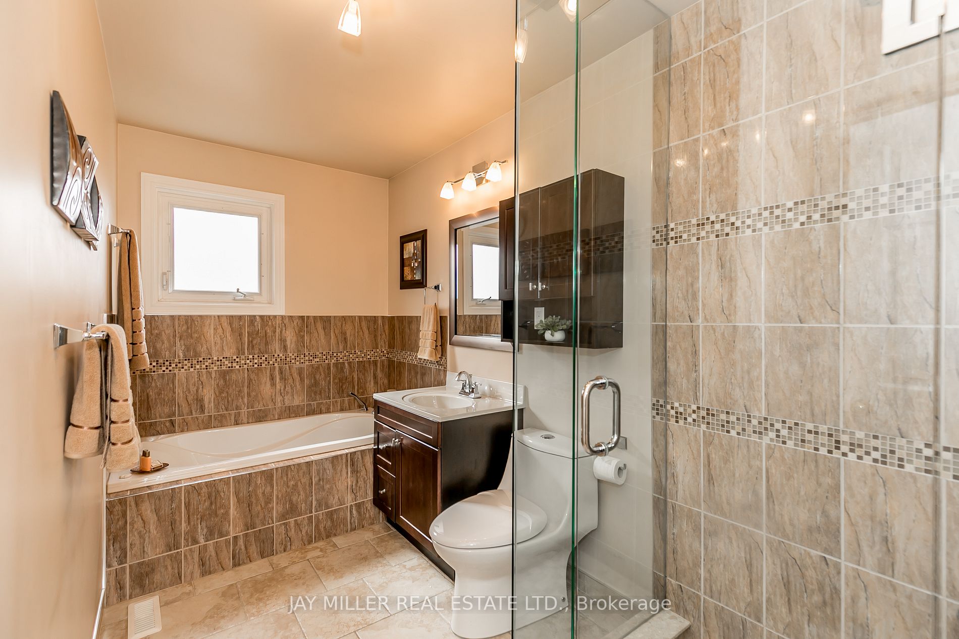 917 Ferndale Cres