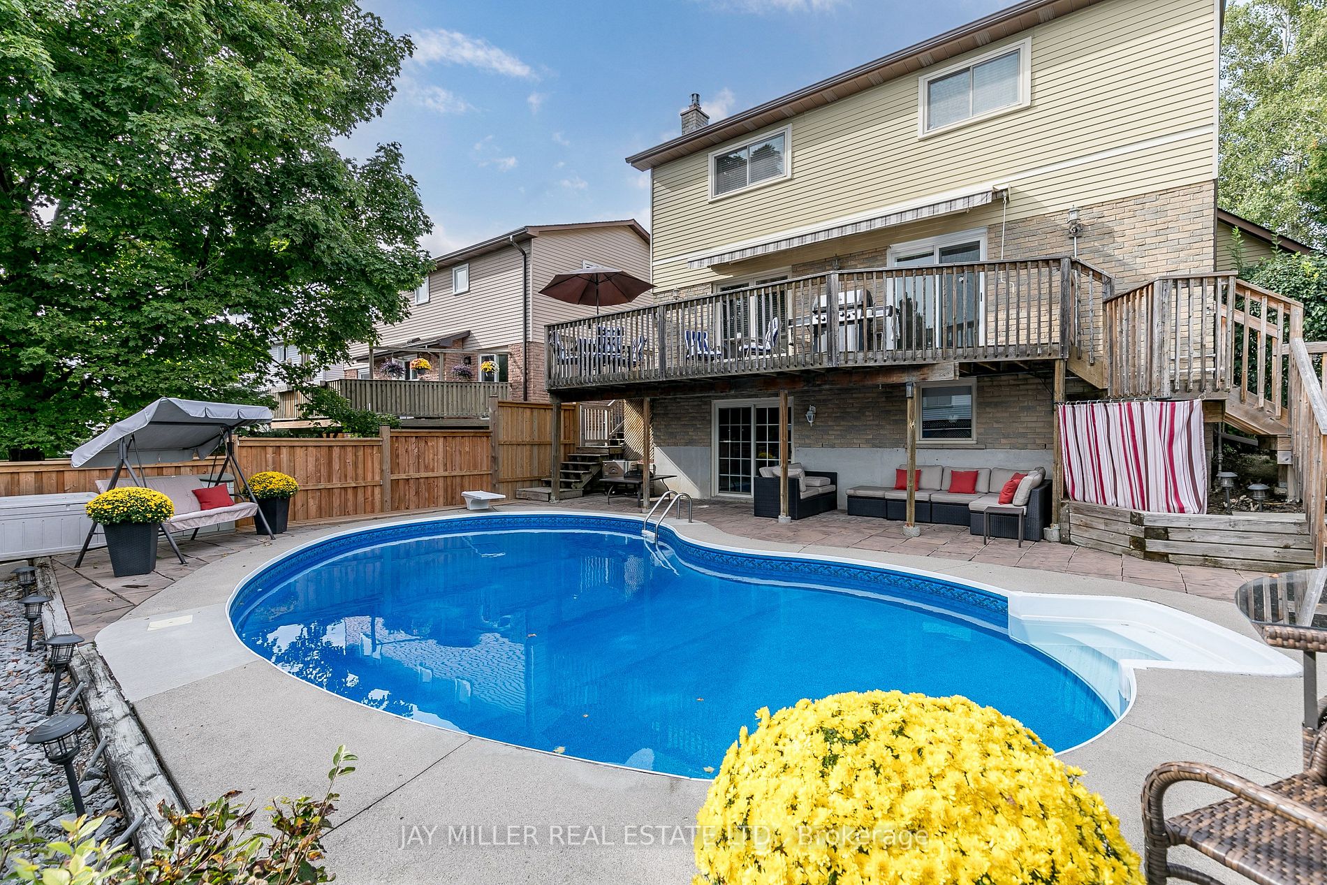 917 Ferndale Cres