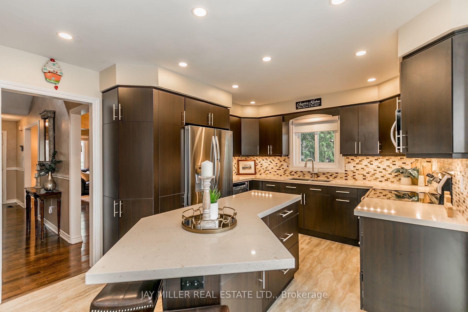 917 Ferndale Cres