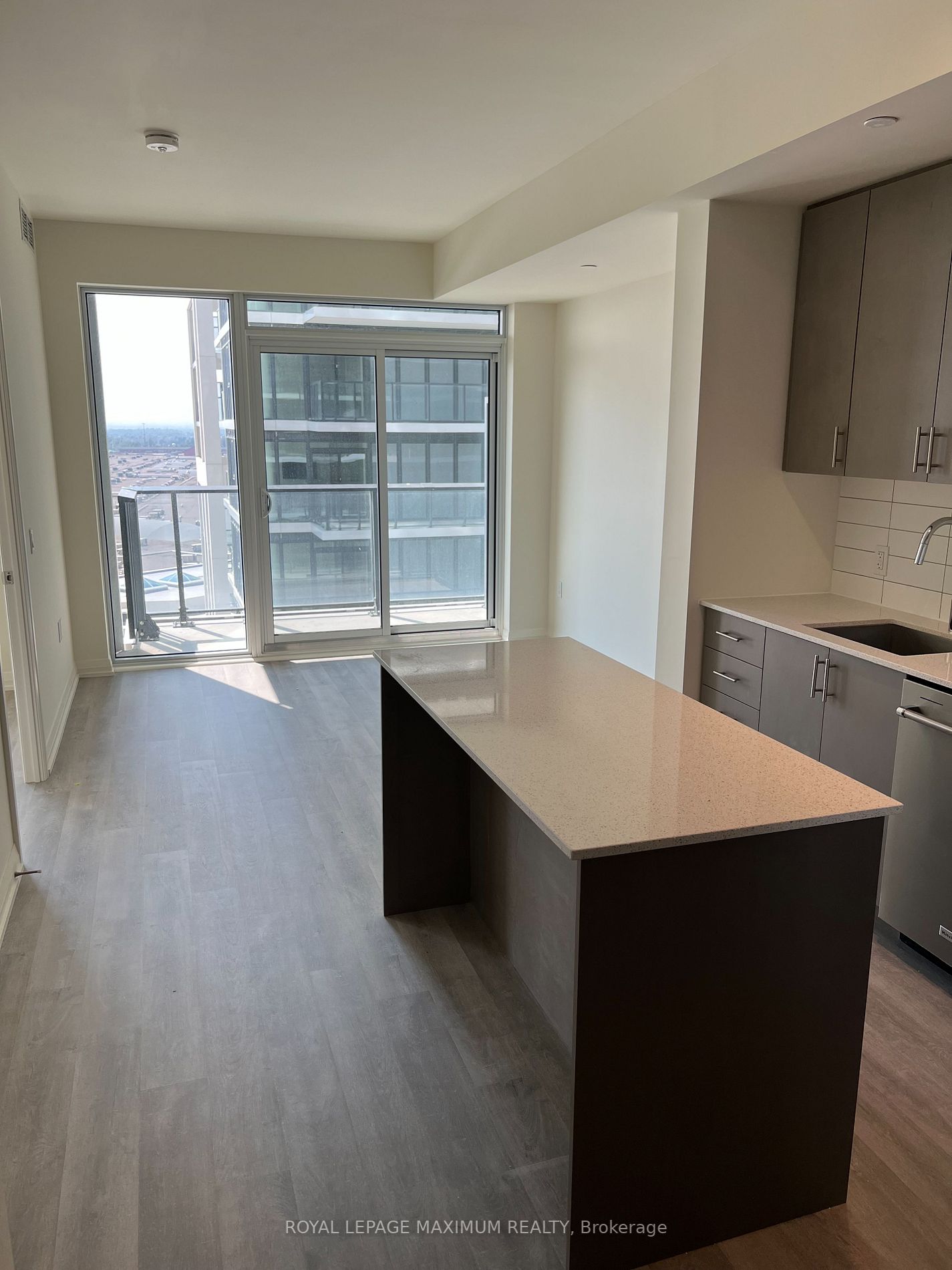 9000 Jane St, #1006