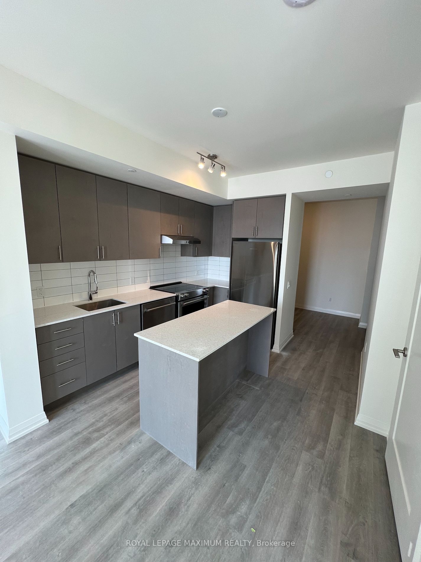 9000 Jane St, #1006