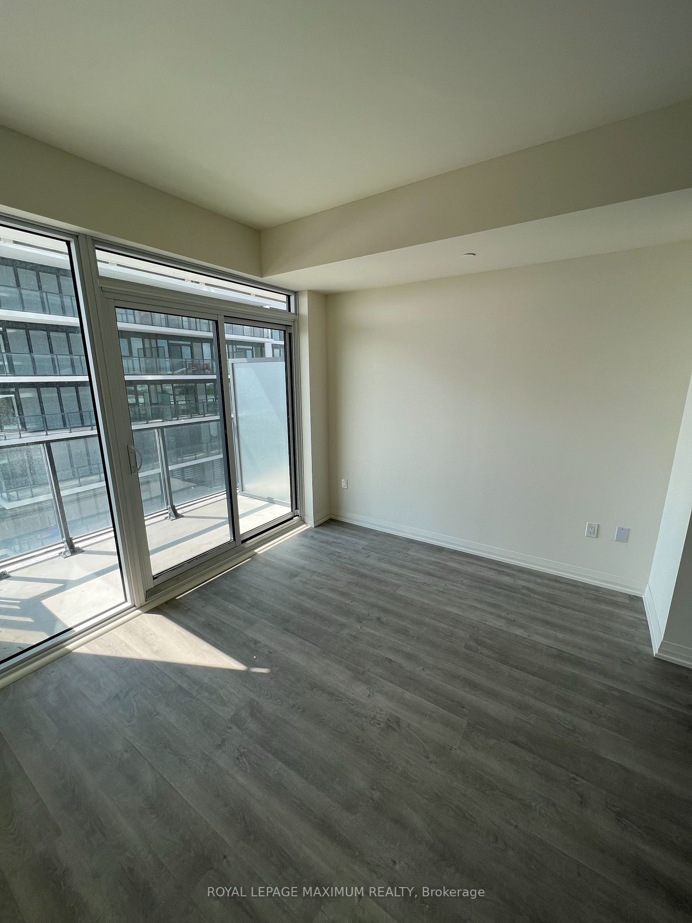 9000 Jane St, #1006