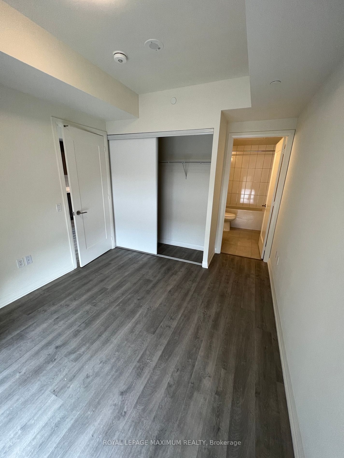 9000 Jane St, #1006