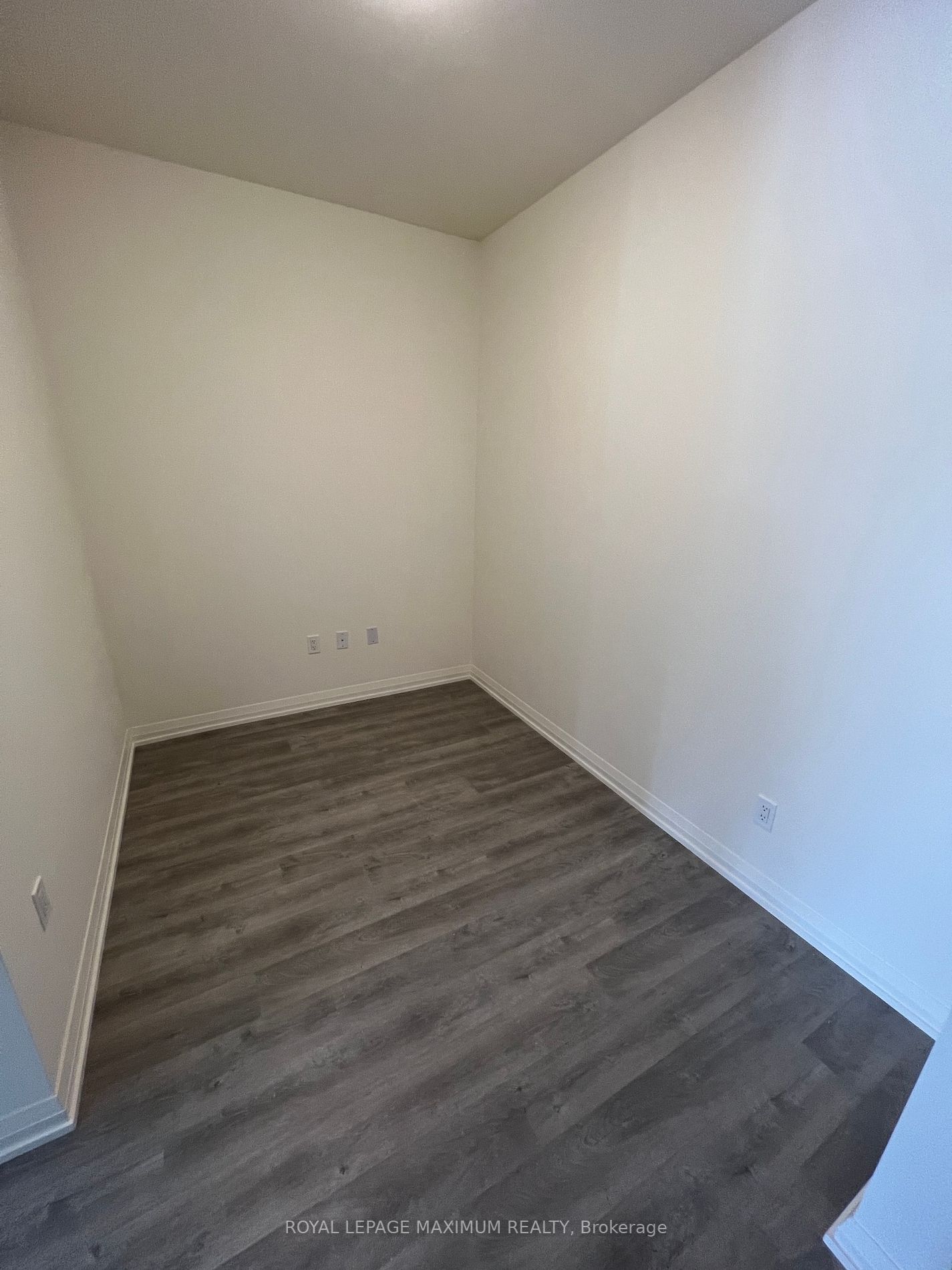 9000 Jane St, #1006