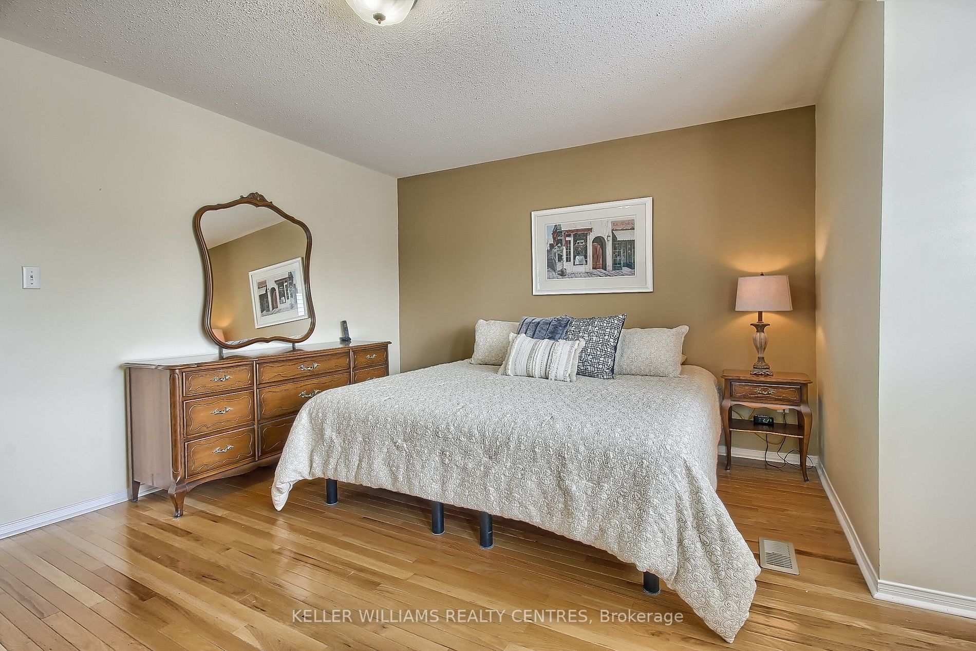 26 Carriage Walk, #27
