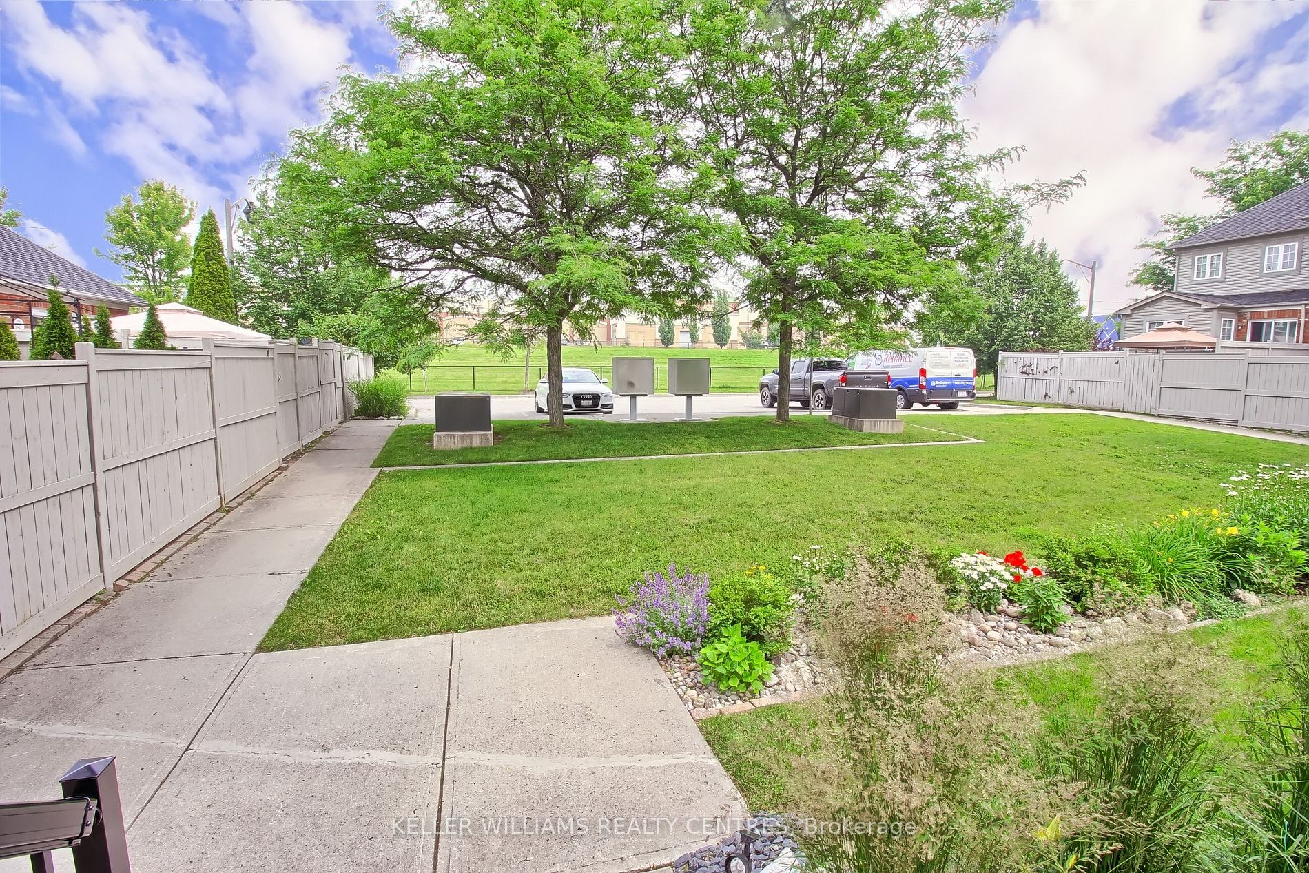 26 Carriage Walk, #27