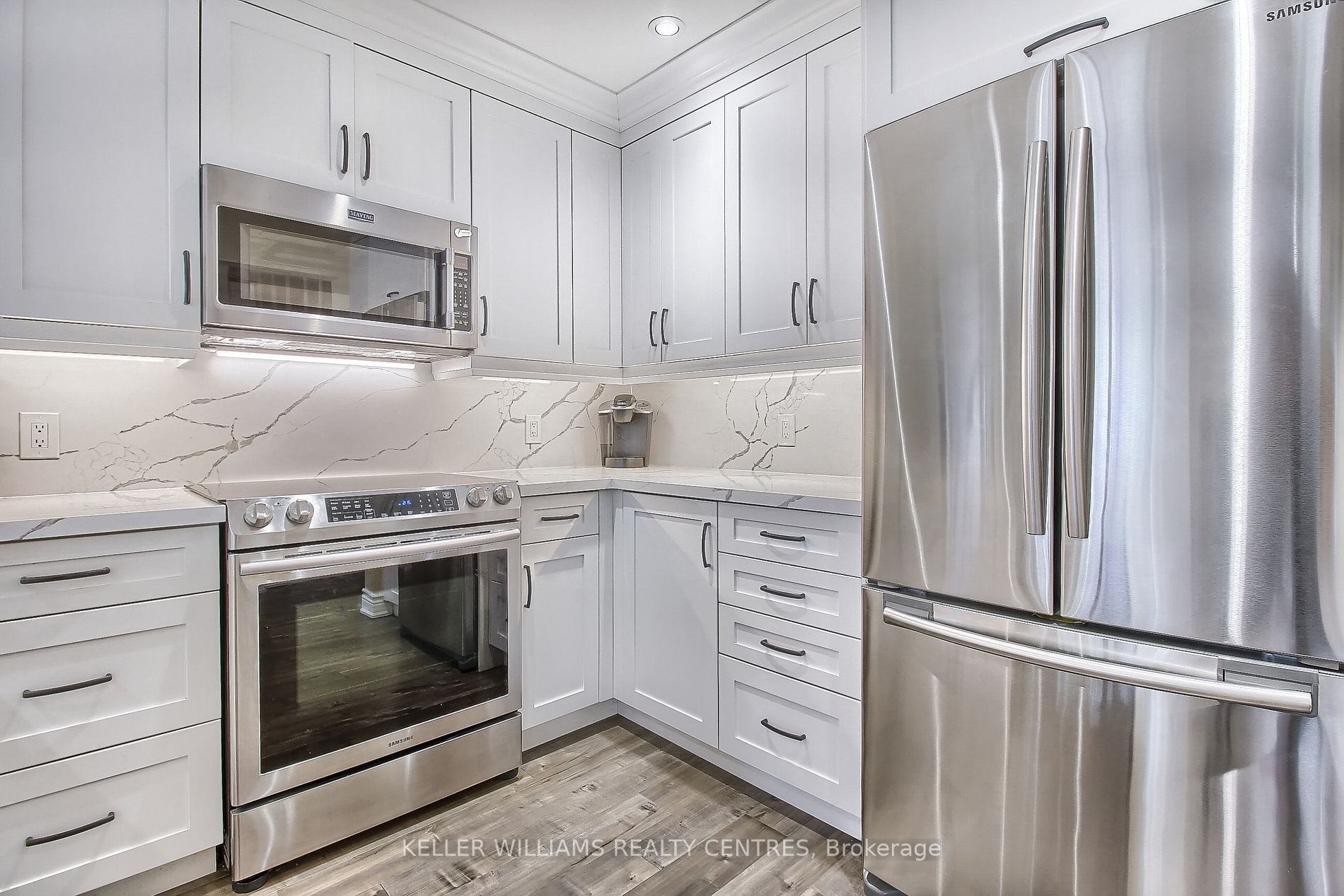 26 Carriage Walk, #27