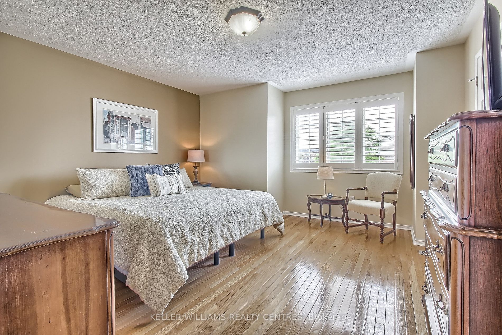 26 Carriage Walk, #27