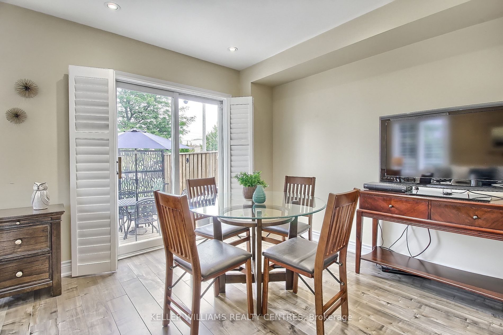 26 Carriage Walk, #27