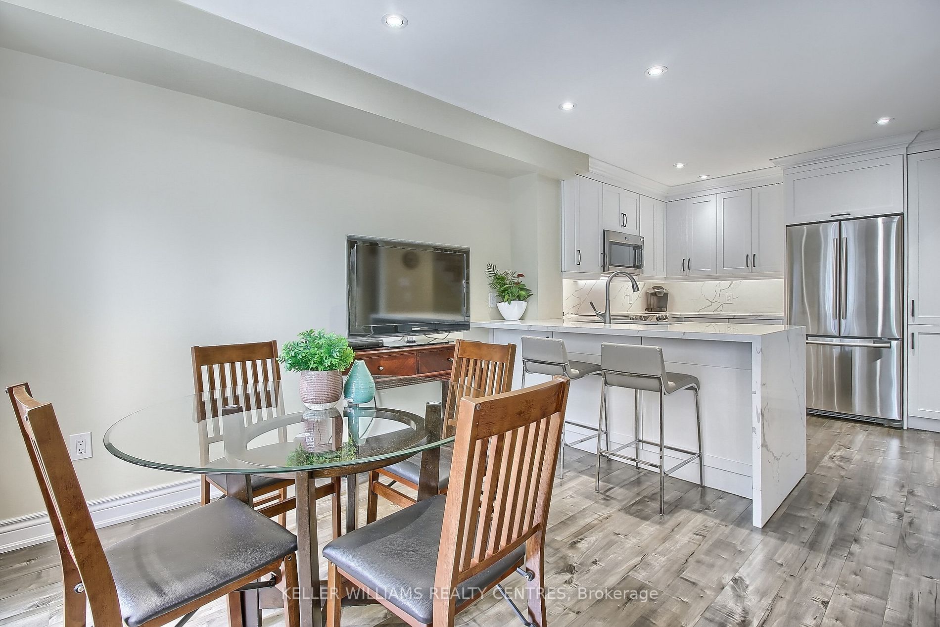 26 Carriage Walk, #27