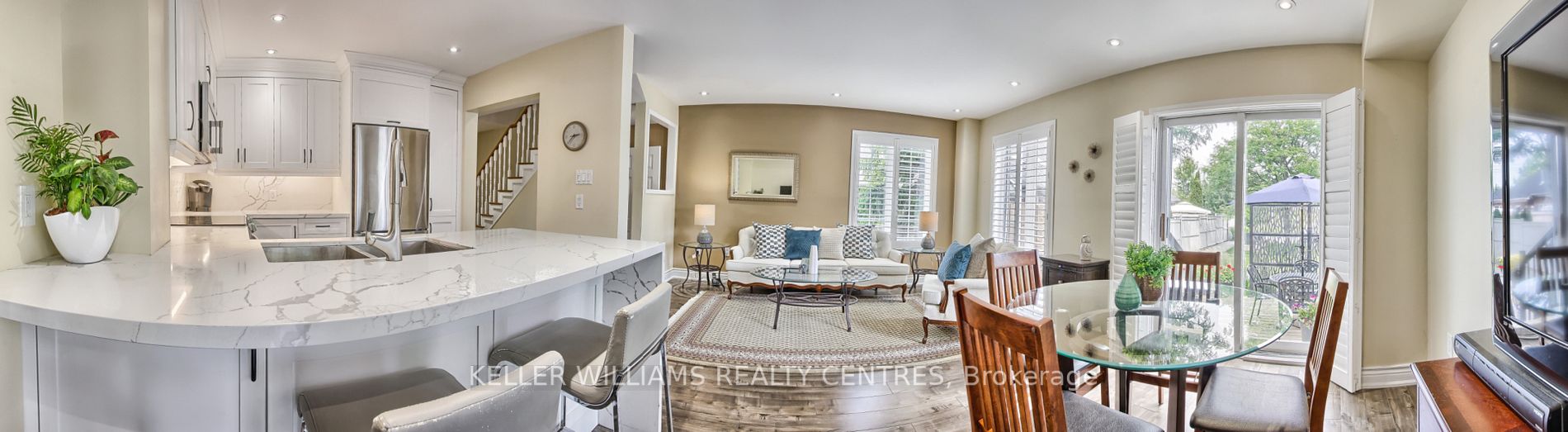 26 Carriage Walk, #27