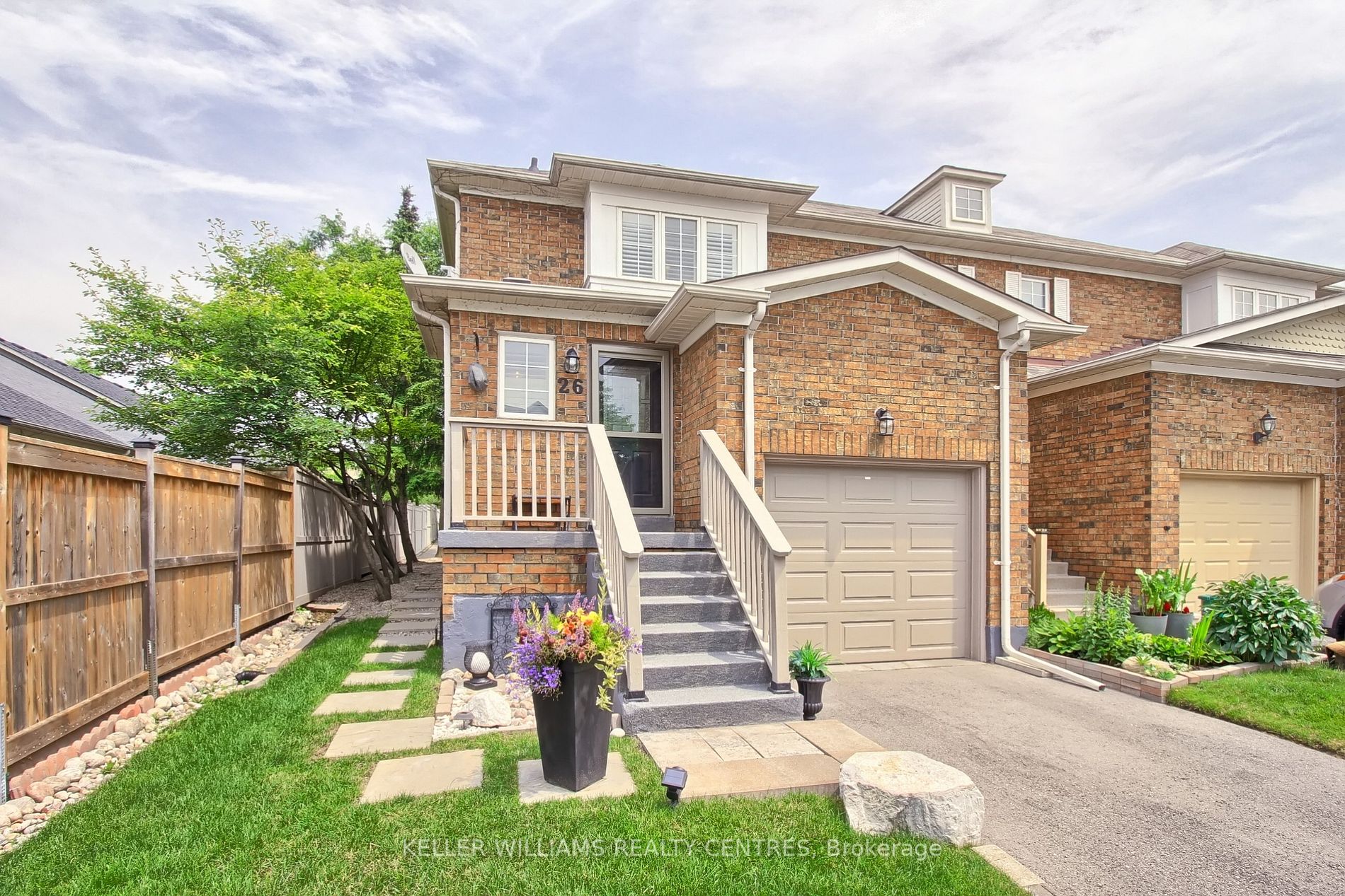 26 Carriage Walk, #27