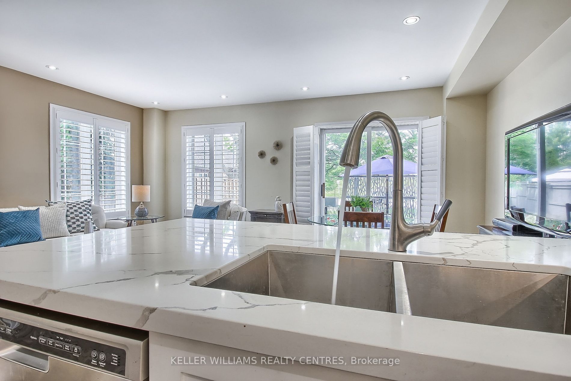 26 Carriage Walk, #27