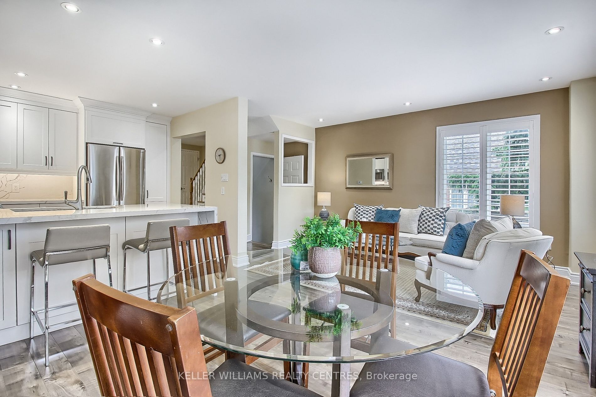 26 Carriage Walk, #27