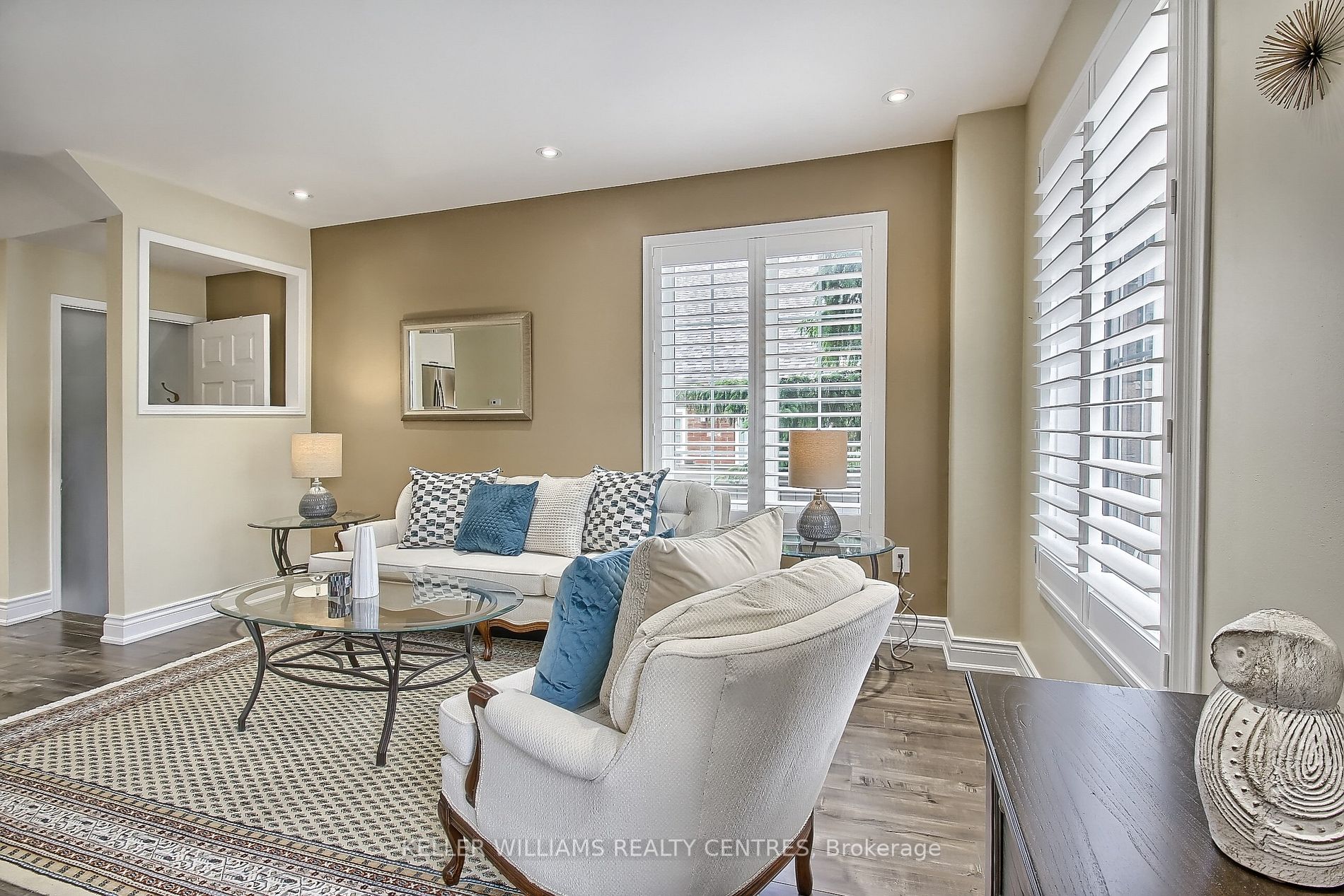 26 Carriage Walk, #27