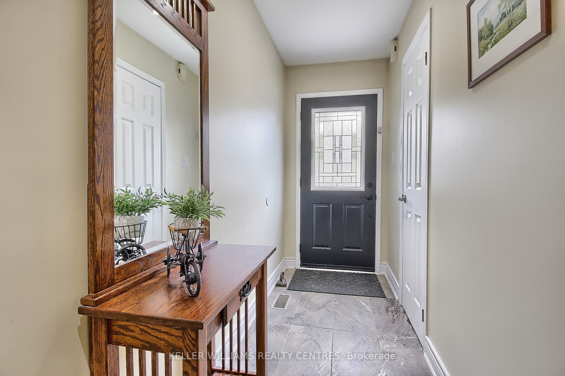 26 Carriage Walk, #27