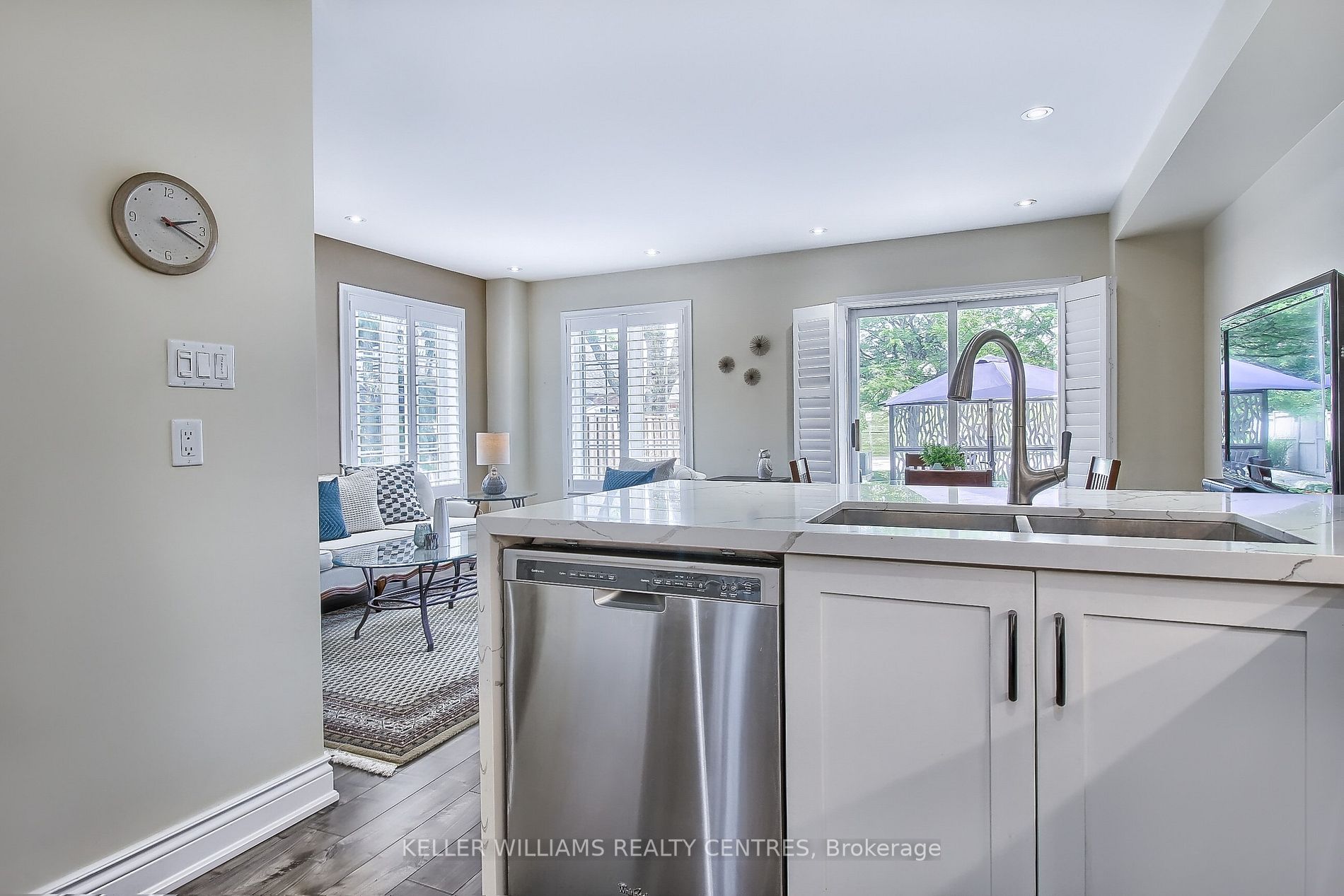 26 Carriage Walk, #27