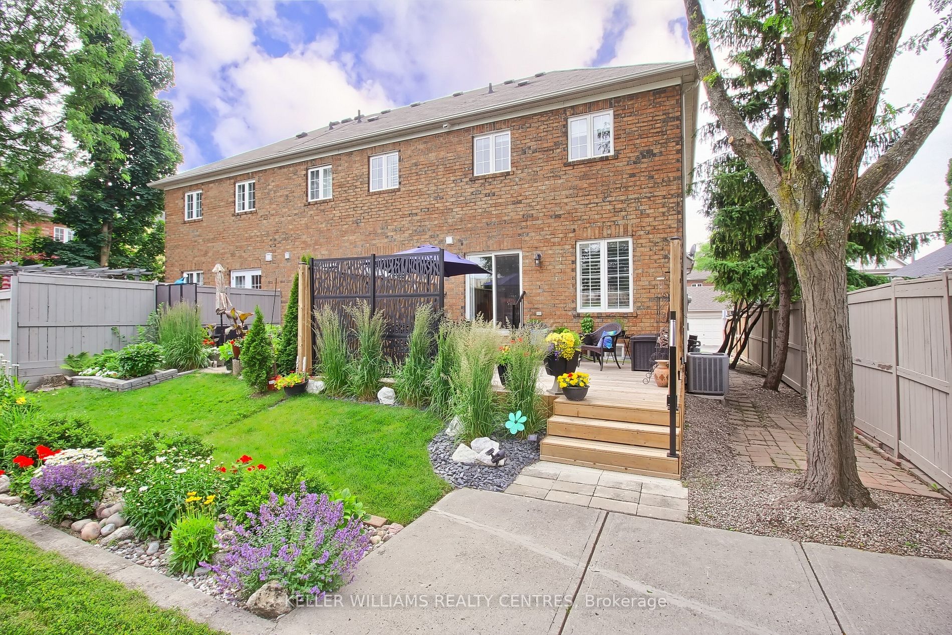 26 Carriage Walk, #27