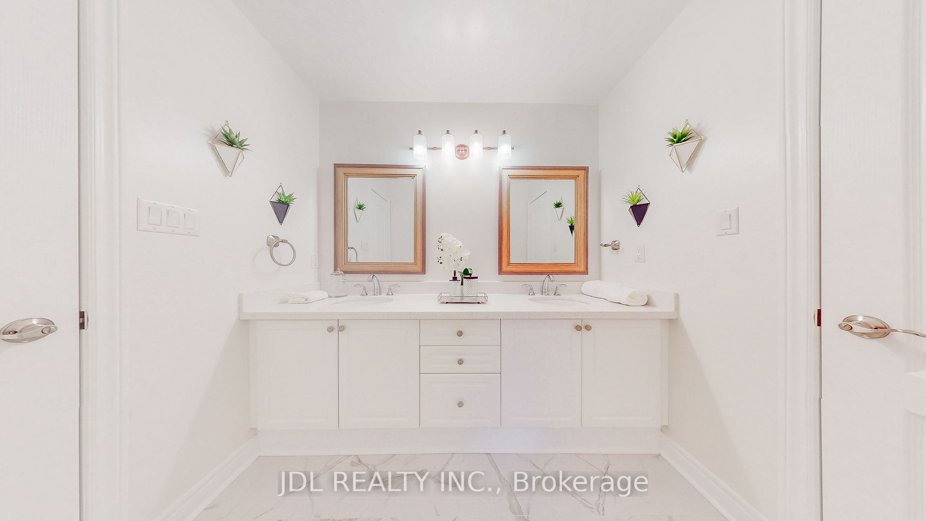 34 Wolfson Cres