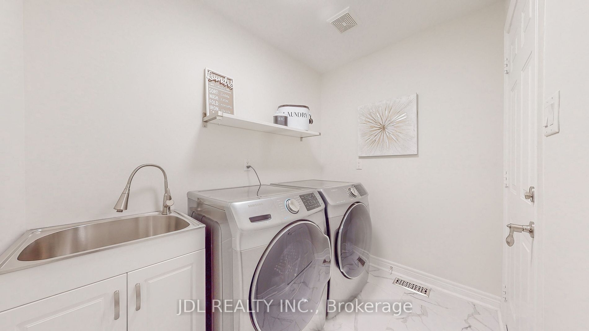 34 Wolfson Cres