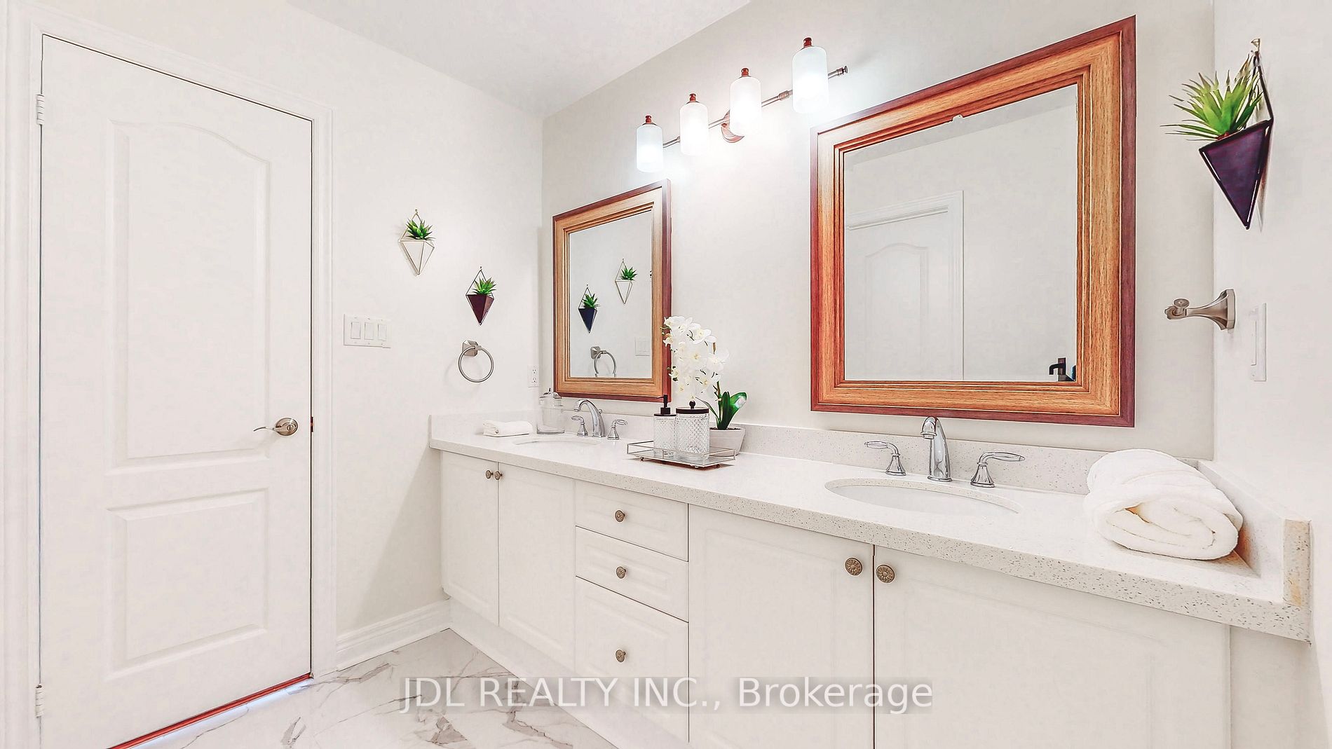 34 Wolfson Cres