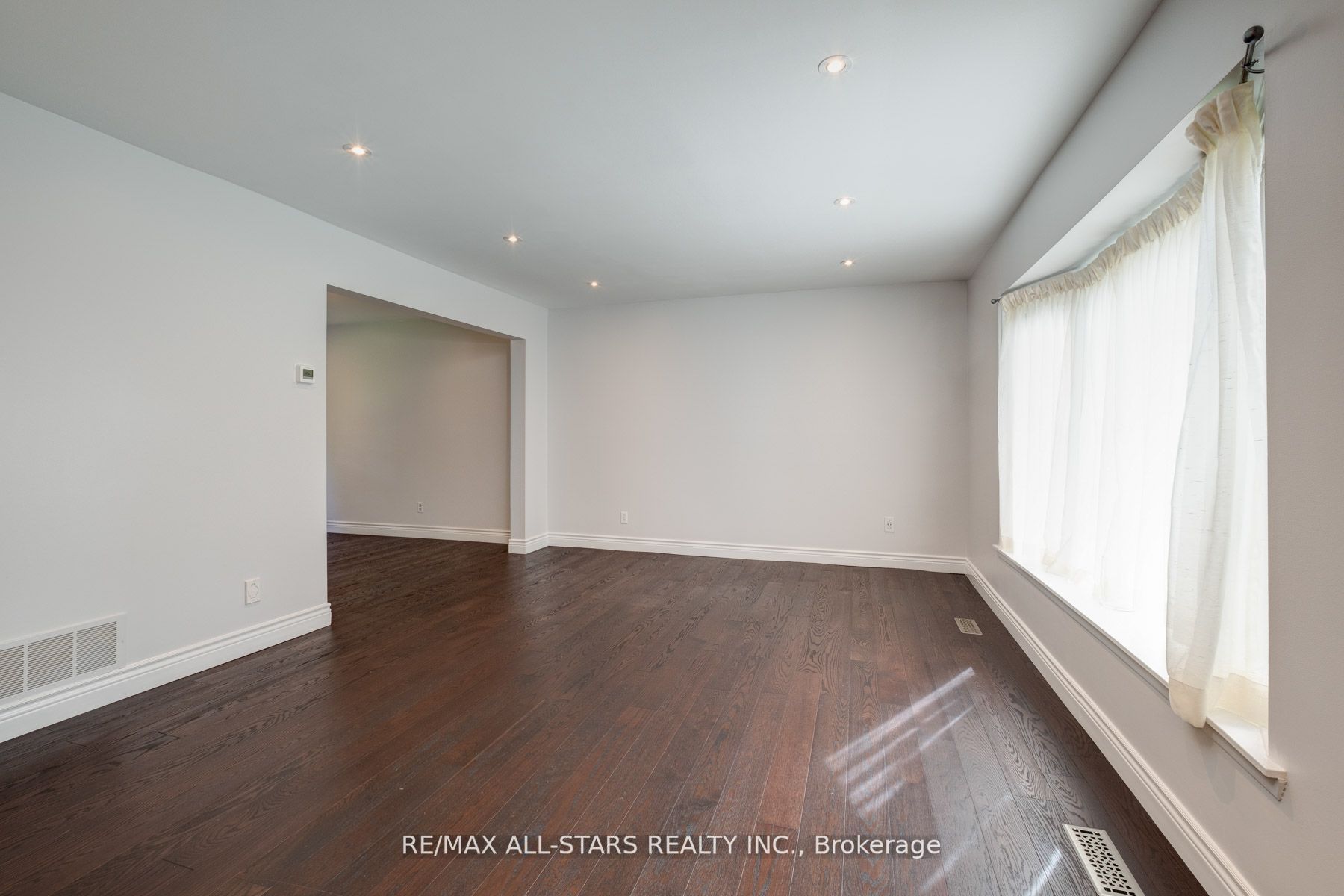 86 Ramona Blvd
