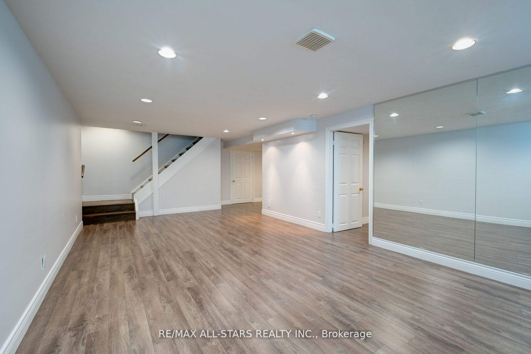 86 Ramona Blvd